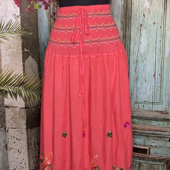 NWOT
beautiful skirt with hand-embroidered flowers - Picture 4 of 9